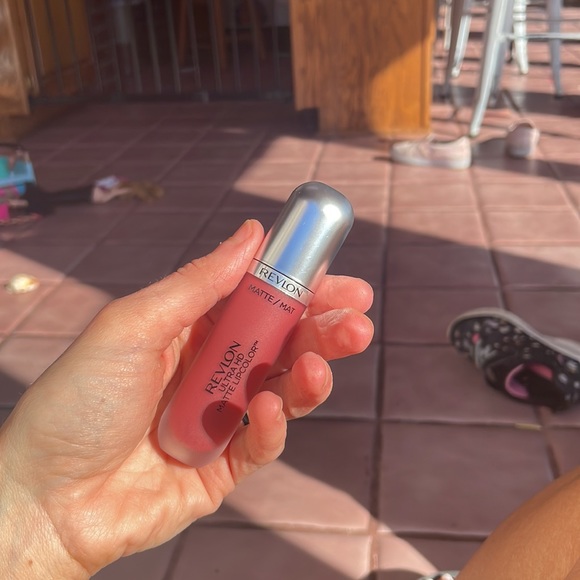 Revlon Ultra HD Matte Lipcolor
Color: 049 KISSES BAISERS - Picture 5 of 9